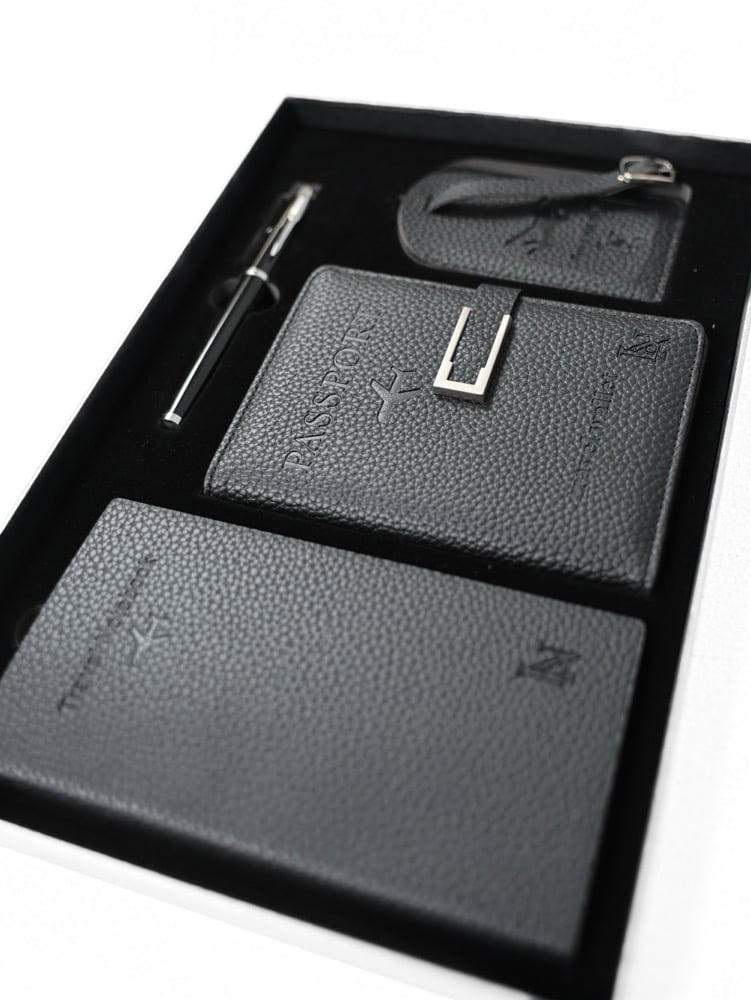 The Lunaré Passport Set — Noir